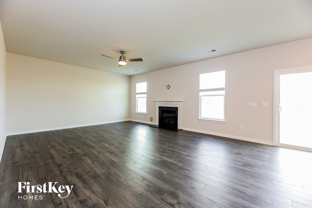 569 Hillpark Lane 5 Beds House for Rent - Photo Gallery 3