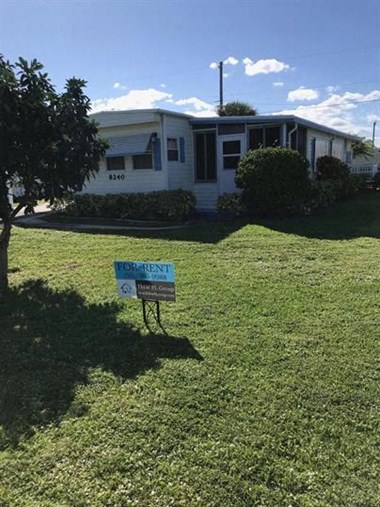 8240 Southeast Eagle Avenue 2 Beds Apartment for Rent