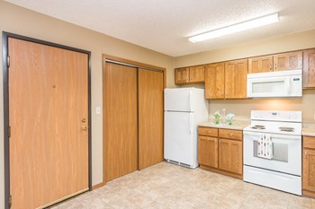 2225 9th St 2-4 Beds Apartment for Rent - Photo Gallery 4