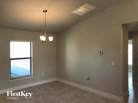 915 Plumosa Avenue 4 Beds Apartment for Rent