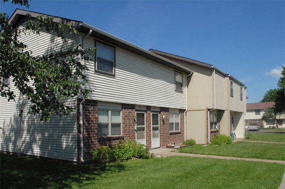 Deerfield Village Apartments, 615 Airport Drive, Carthage