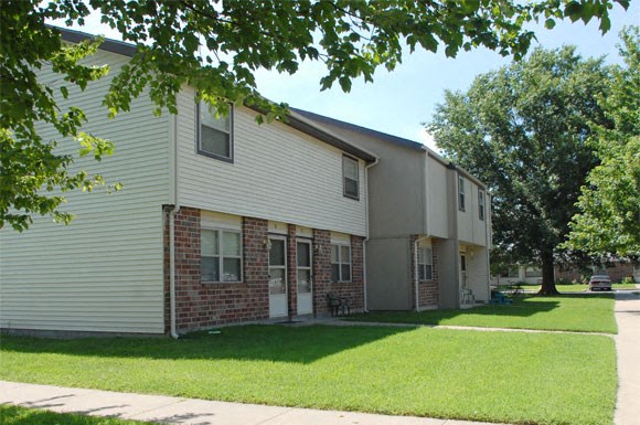 Deerfield Village Apartments, 615 Airport Drive, Carthage