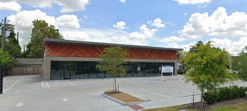 an empty parking lot in front of a building