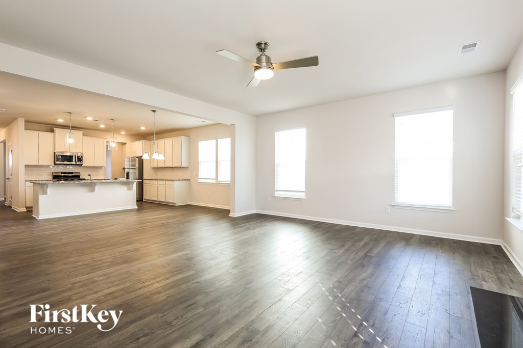 562 Hillpark Lane 4 Beds House for Rent - Photo Gallery 4