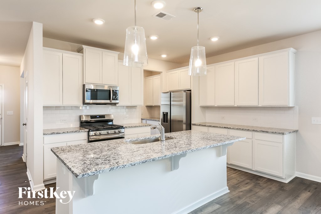 562 Hillpark Lane 4 Beds House for Rent - Photo Gallery 6