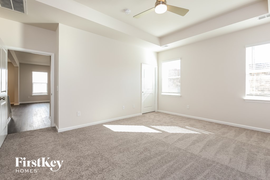 562 Hillpark Lane 4 Beds House for Rent - Photo Gallery 8