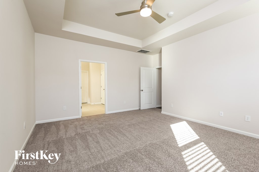 562 Hillpark Lane 4 Beds House for Rent - Photo Gallery 9