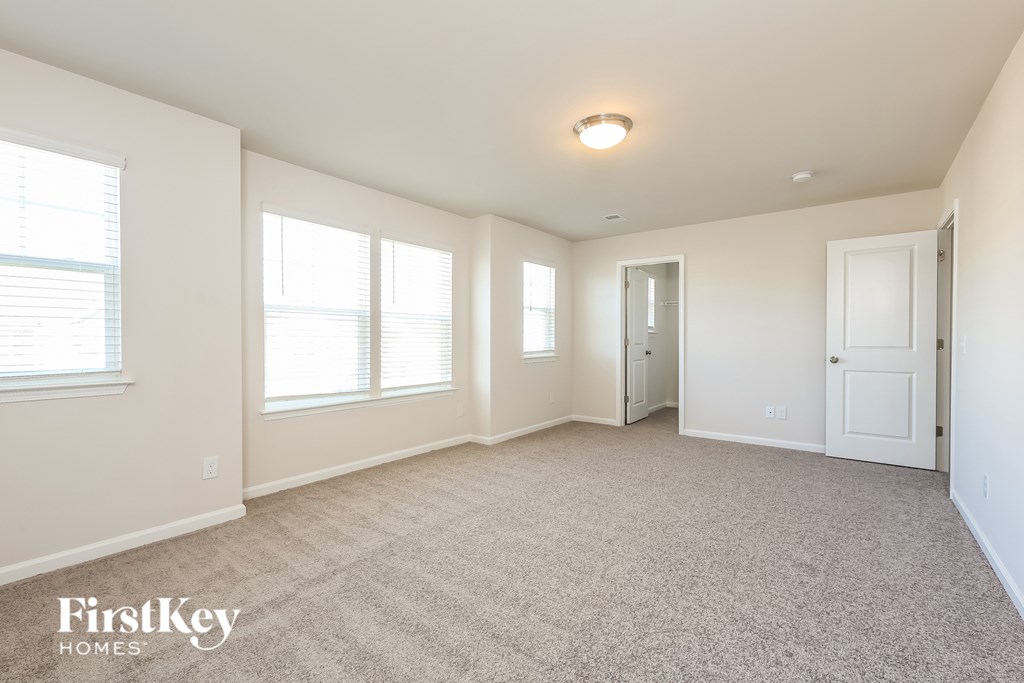 562 Hillpark Lane 4 Beds House for Rent - Photo Gallery 11