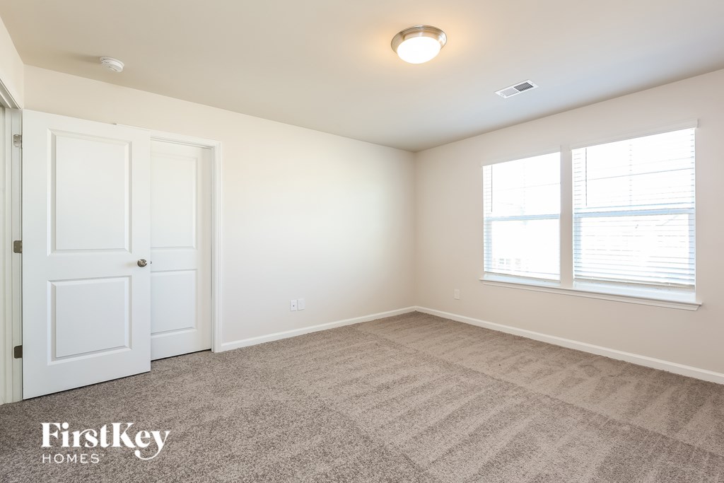 562 Hillpark Lane 4 Beds House for Rent - Photo Gallery 12