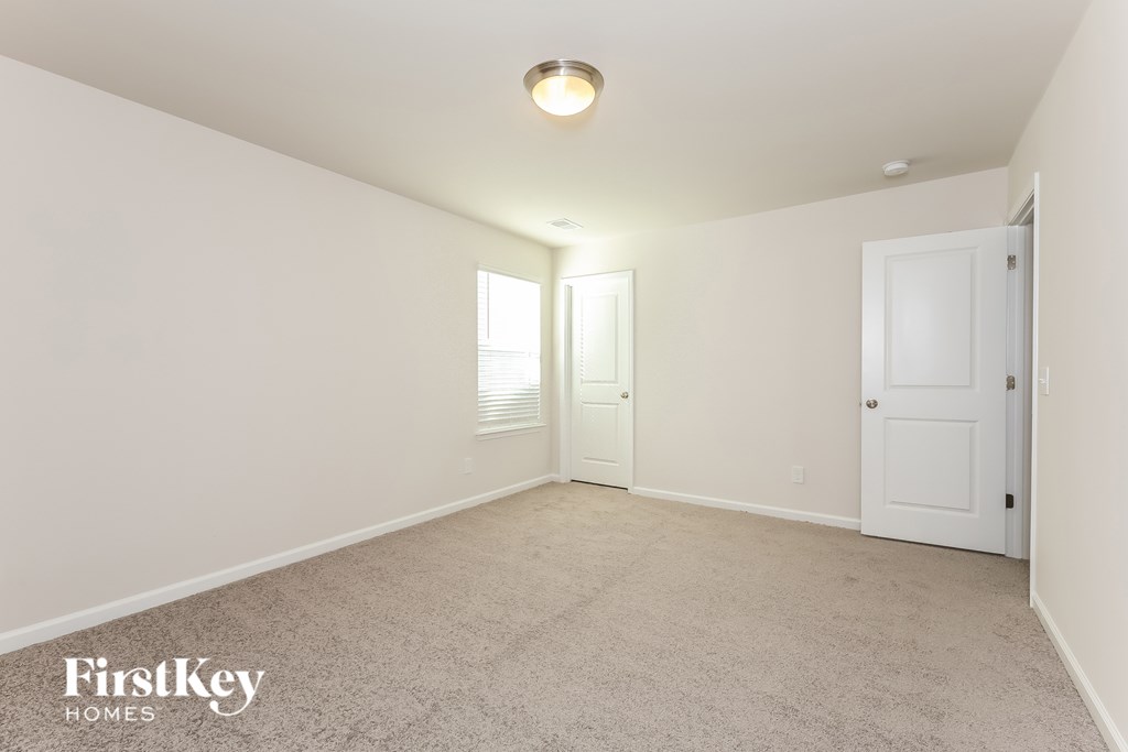 562 Hillpark Lane 4 Beds House for Rent - Photo Gallery 13