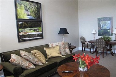 5-13 East Side Square 2 Beds Apartment for Rent