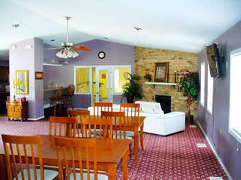 Maple Lane Apartments Tenant Lounge - Photo Gallery 6