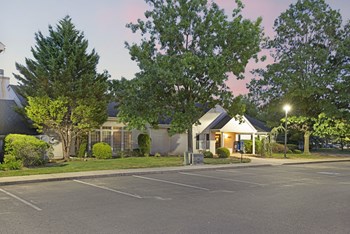 701 Royal Oaks Court 1-2 Beds Apartment for Rent - Photo Gallery 6