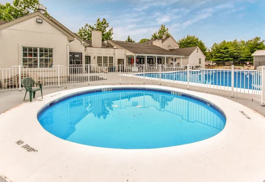 Royal Oaks And East Gardens Apartments, 701 Royal Oaks Court, Monmouth