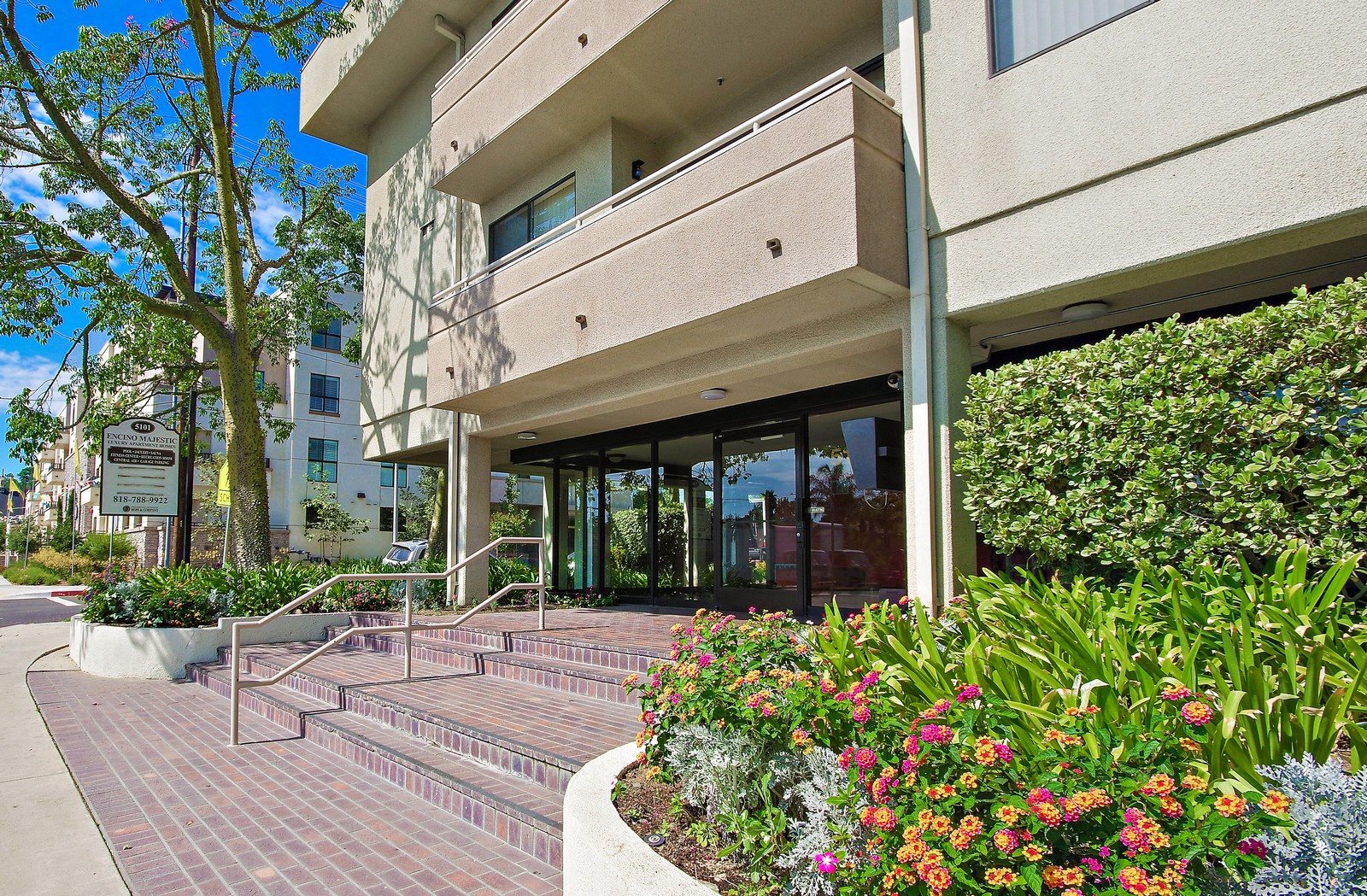 Apartments in Encino Los Angeles CA 5101 Balboa Boulevard Encino