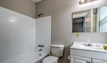 105,109,111 4th St. Studio-2 Beds Apartment for Rent - Photo Gallery 3