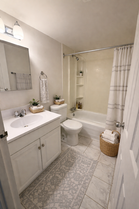 A bathroom with a toilet, sink, and bathtub.