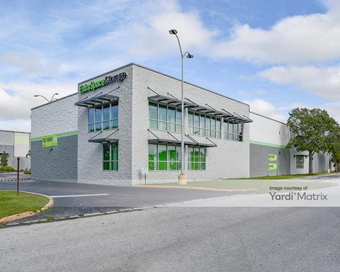 Storage Units for Rent available at 930 Pasadena Avenue South, South Pasadena, FL 33707