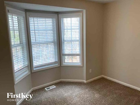 82 Broadlands Drive 3 Beds Apartment for Rent
