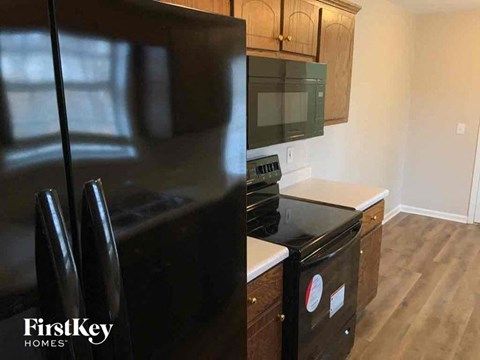82 Broadlands Drive 3 Beds Apartment for Rent