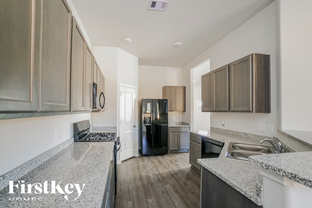 11021 Patriot Court 4 Beds House for Rent - Photo Gallery 6