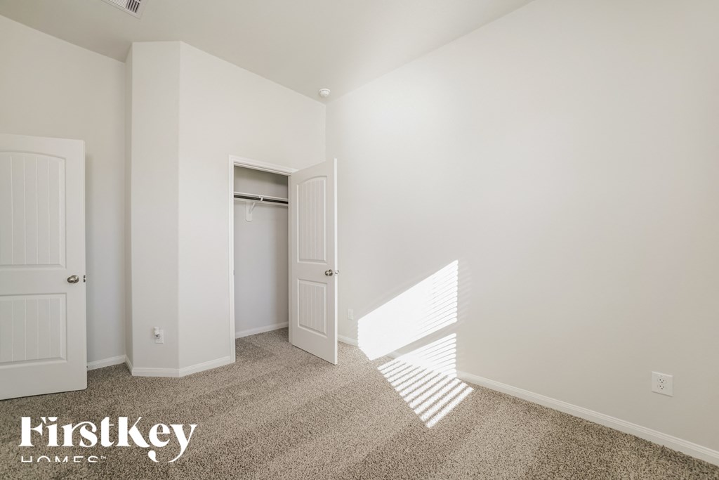 11021 Patriot Court 4 Beds House for Rent - Photo Gallery 14