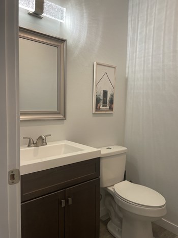 735 SE Birch St 1 Bed House for Rent - Photo Gallery 11
