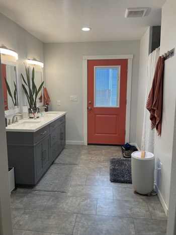 735 SE Birch St 1 Bed House for Rent - Photo Gallery 8