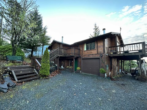 front of the house with driveway and deck