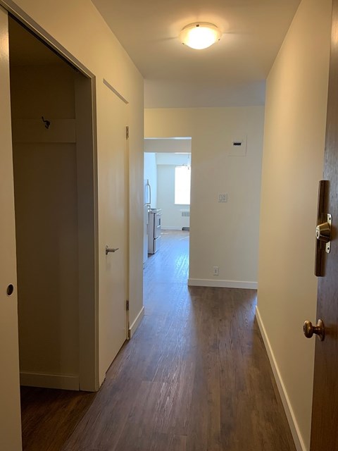 1615 Vine Street Studio-3 Beds Apartment for Rent - Photo Gallery 9