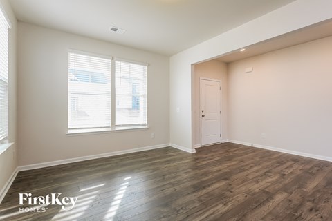 557 Hillpark Lane 5 Beds Apartment for Rent