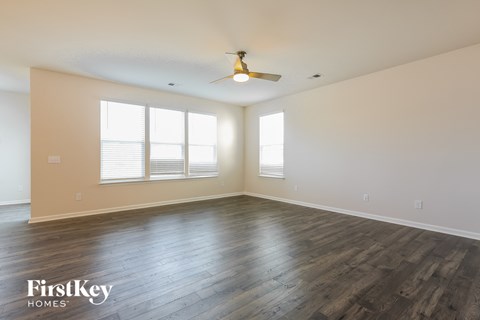 557 Hillpark Lane 5 Beds Apartment for Rent