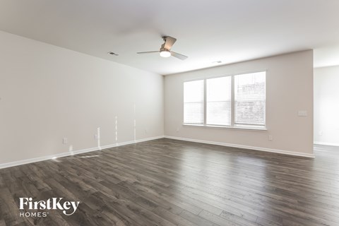 566 Hillpark Lane 5 Beds Apartment for Rent