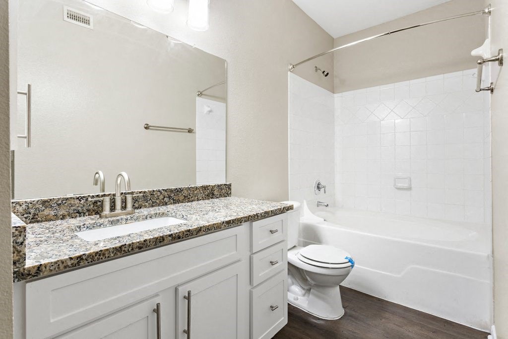 Bathroom With Bathtub at The Vista on Brodie, Texas, 78745