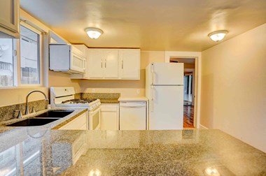 1279 West 37Th Place II House 5 Beds Apartment for Rent