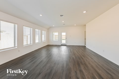 7514 Oakmont Avenue 4 Beds Apartment for Rent