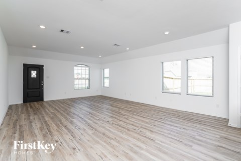 7518 Oakmont Avenue 3 Beds Apartment for Rent