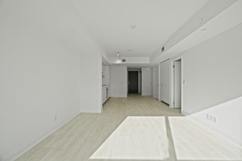 939 Eglinton Avenue East 2 Beds House for Rent - Photo Gallery 3