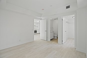 939 Eglinton Avenue East 2 Beds House for Rent - Photo Gallery 21