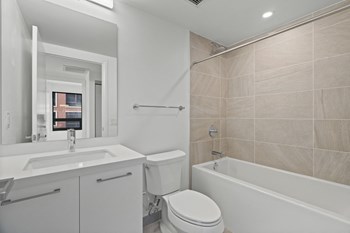 939 Eglinton Avenue East 2 Beds House for Rent - Photo Gallery 18