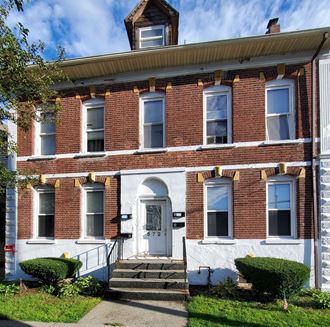 572 Delaware Avenue 2 Beds Apartment for Rent