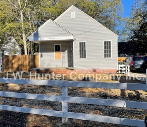 902 AYCOCK STREET SW 2 Beds Apartment for Rent