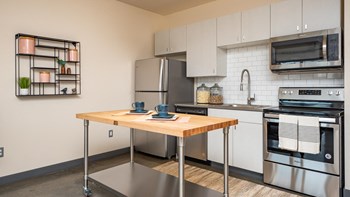 3680 SE 29th Ave Studio-3 Beds Apartment for Rent - Photo Gallery 3