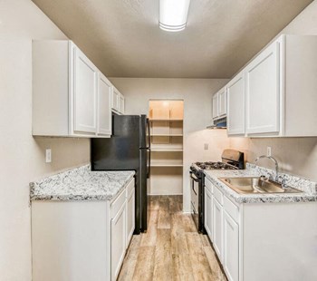 272 W Bay Ave,101 1-3 Beds Apartment for Rent - Photo Gallery 4