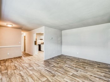 272 W Bay Ave,101 1-3 Beds Apartment for Rent - Photo Gallery 6