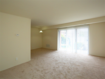 272 W Bay Ave,101 1-3 Beds Apartment for Rent - Photo Gallery 7