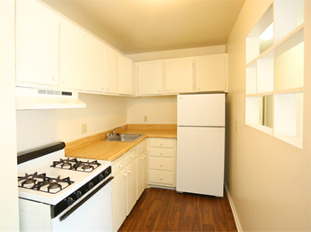 272 W Bay Ave,101 1-3 Beds Apartment for Rent - Photo Gallery 9