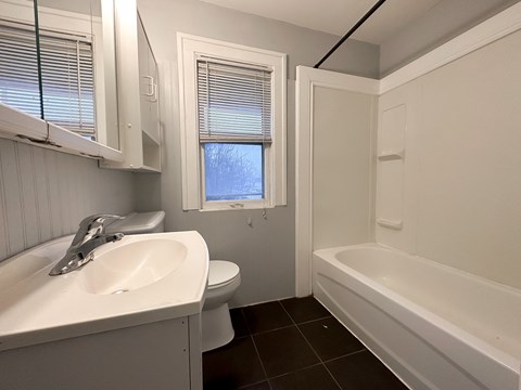 1026 Wellington Avenue 3 Beds Apartment for Rent