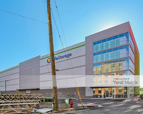 Storage Units for Rent available at 201 East 23Rd Street, Bayonne, NJ 07002