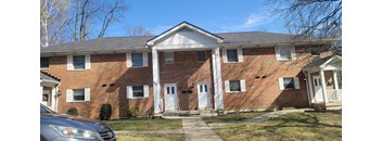 2 bed townhouse, 1 bath, 1 car garage